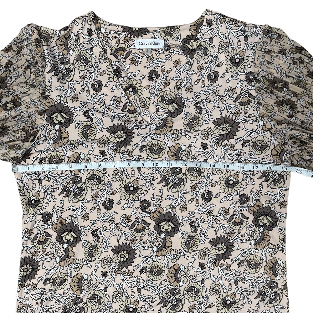 Calvin Klein Flutter Sleeve Floral Blouse Neutral Top M - Picture 5 of 9
